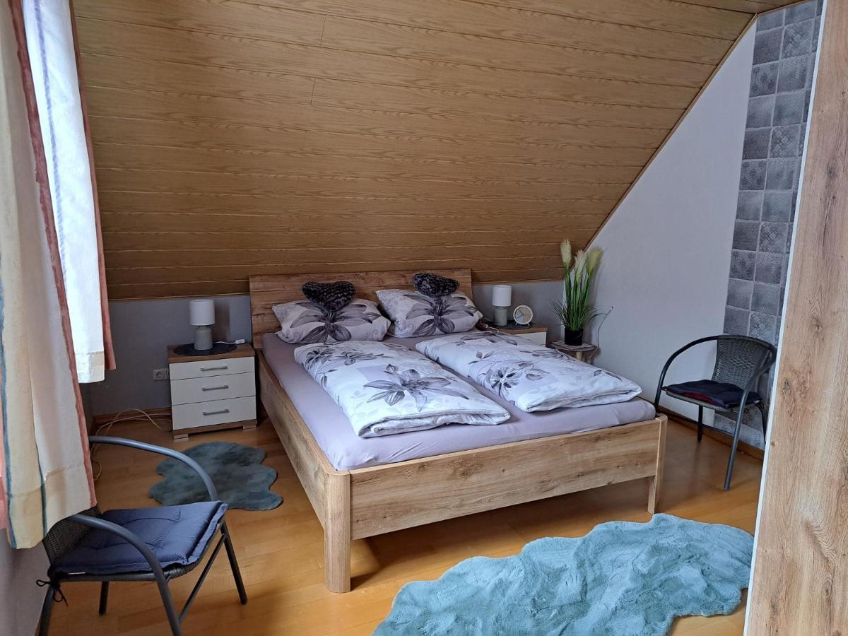 Ferienwohnung Sonja Mit Garten Und Freisitz Steinwiesen Exterior photo